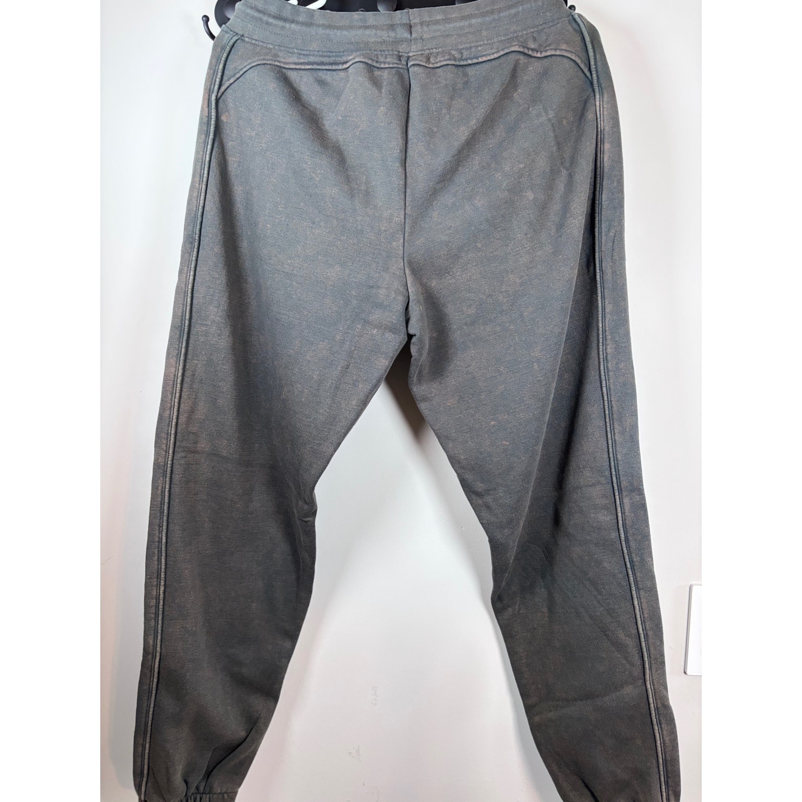 Alphalete Athletics Mens Joggers Small Acid Wash Charcoal Grey Sweatpants — image 2 of 3